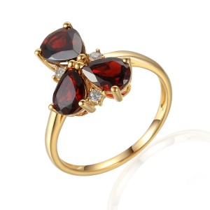 585/1000 Gold ring with garnet, 3,60 gr - 73807R002